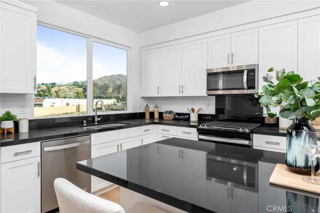 1106 Santo Antonio Drive, Colton, California 92324 home-pic-16