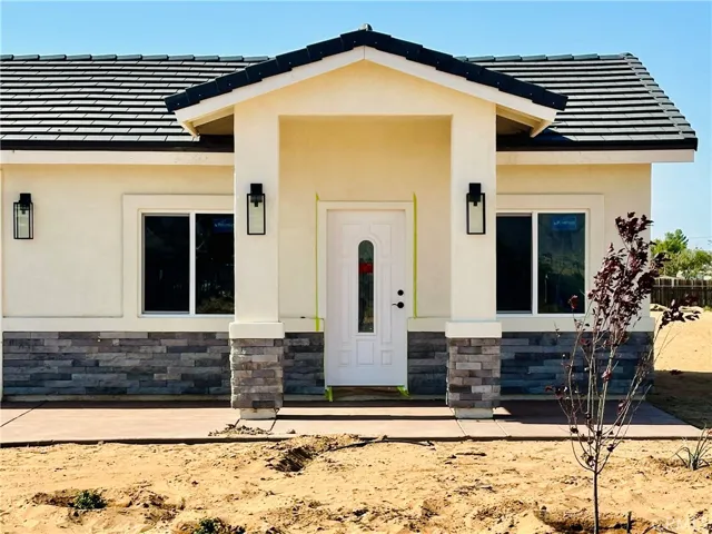 21928 Sioux Road, Apple Valley, California 92308