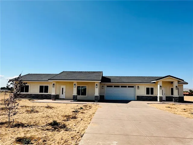21928 Sioux Road, Apple Valley, California 92308