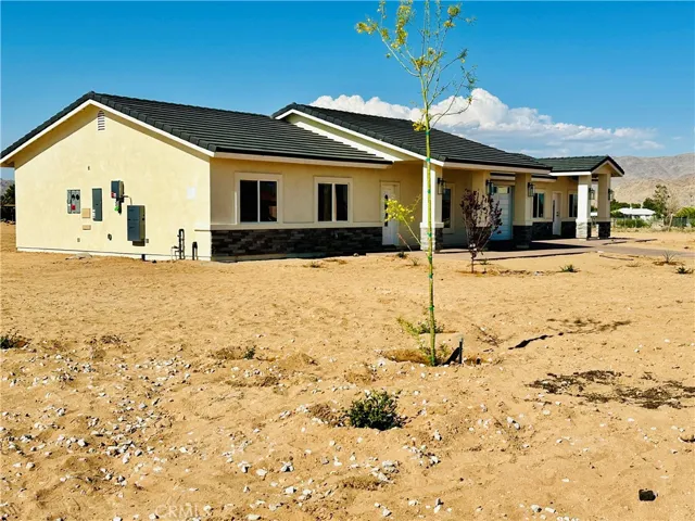 21928 Sioux Road, Apple Valley, California 92308