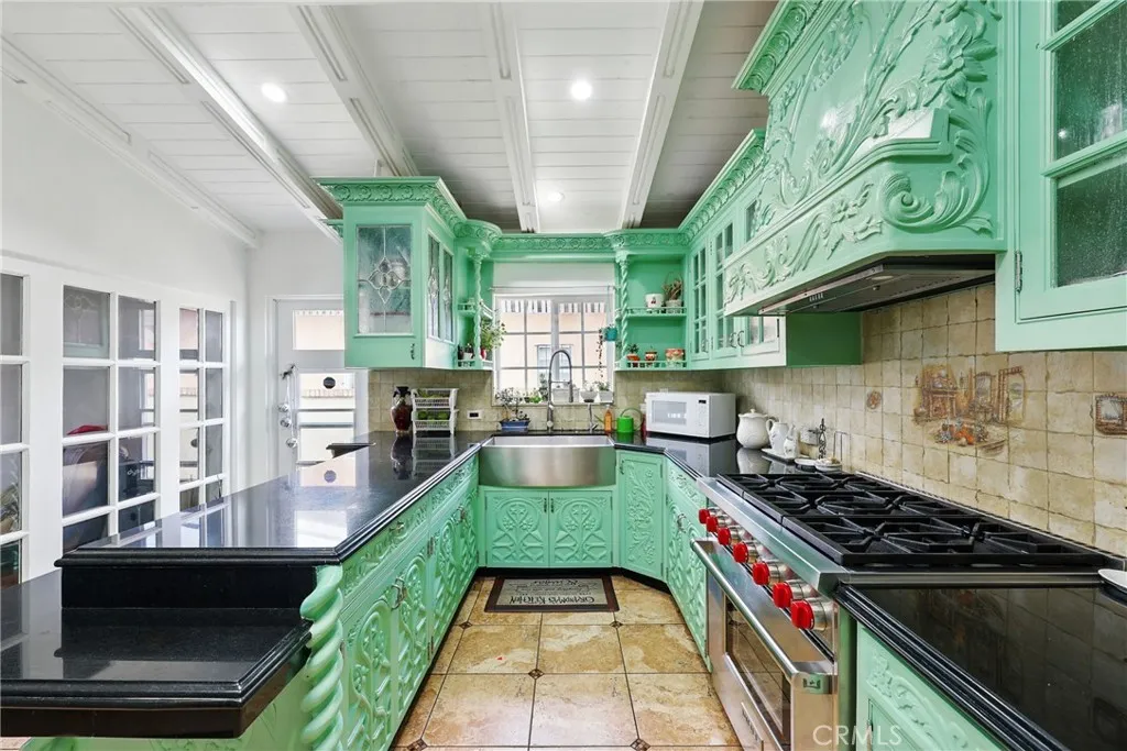 1729 W 51st Place, Los Angeles, California 90062 home-pic-12