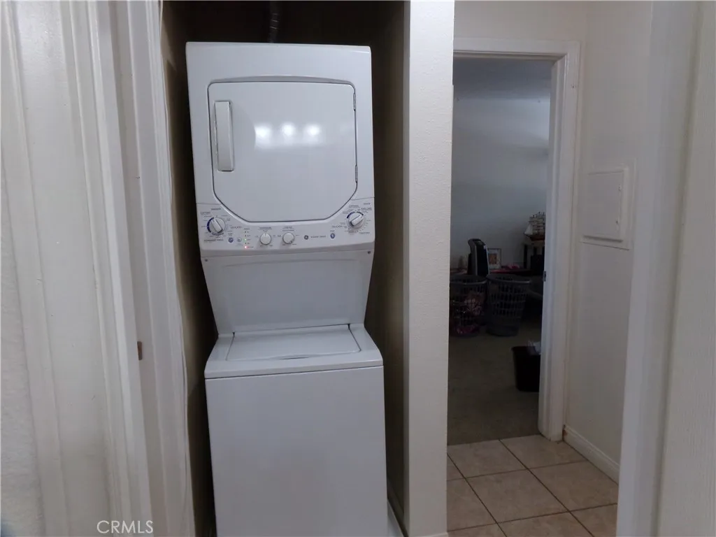 1598 Border Avenue H, Corona, California 92882 home-pic-33