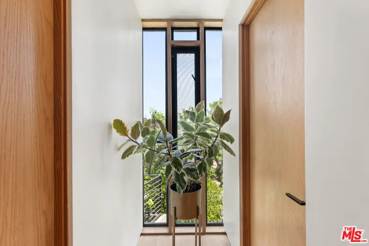 485 Canyon Vista Drive, Los Angeles, California 90065