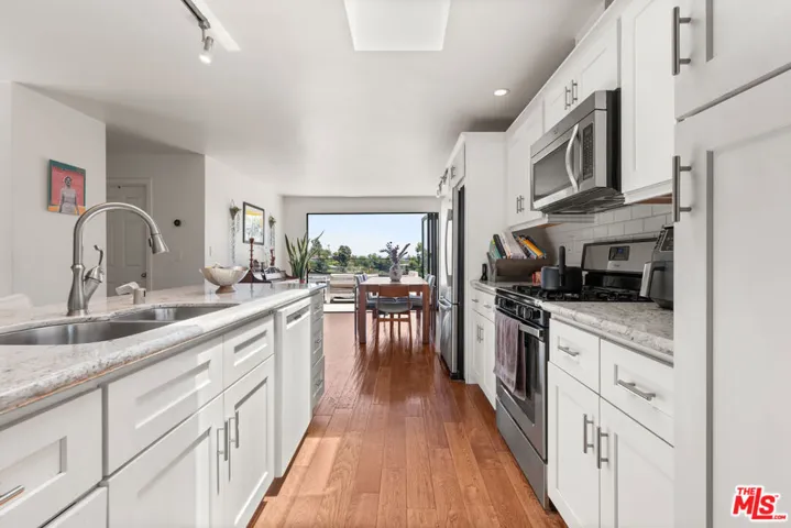 485 Canyon Vista Drive, Los Angeles, California 90065