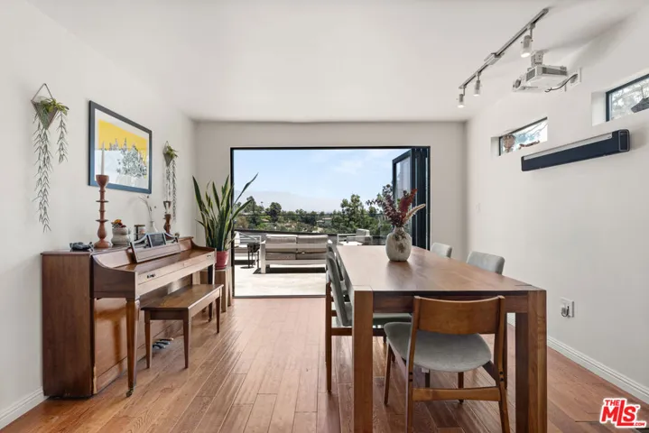 485 Canyon Vista Drive, Los Angeles, California 90065