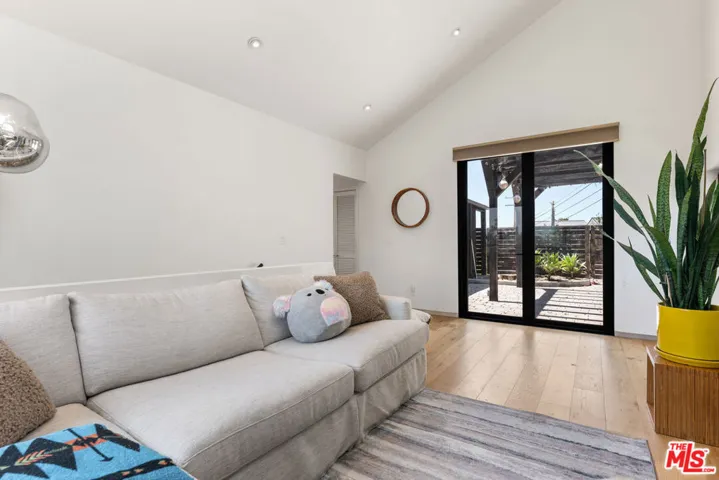 485 Canyon Vista Drive, Los Angeles, California 90065