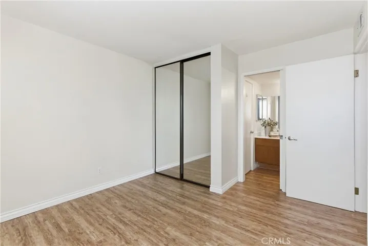 Direct access to second bath from bedroom
