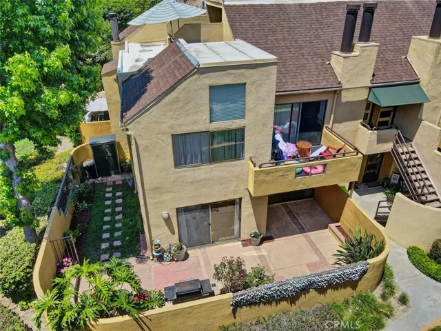 Look at this wrap around yard and patio!