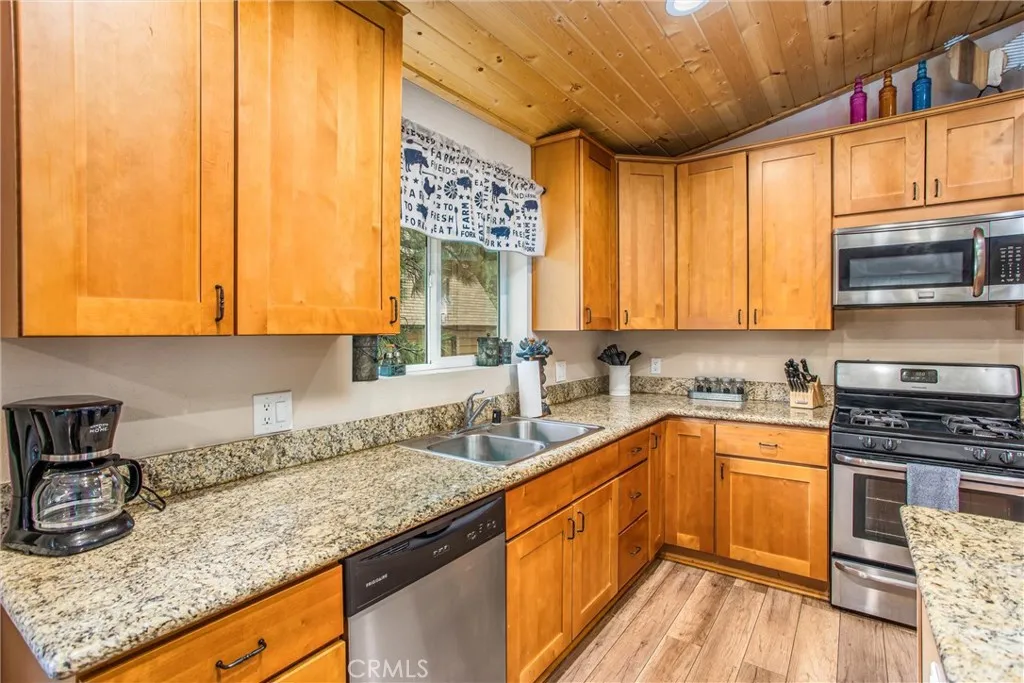 533 Sunset Lane, Sugarloaf, California 92386 home-pic-11