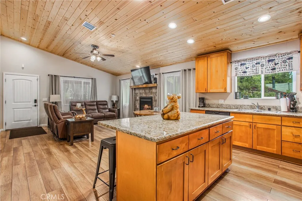 533 Sunset Lane, Sugarloaf, California 92386 home-pic-10