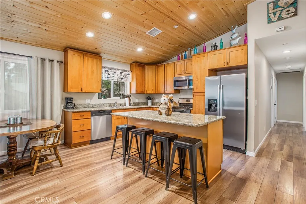 533 Sunset Lane, Sugarloaf, California 92386 home-pic-9