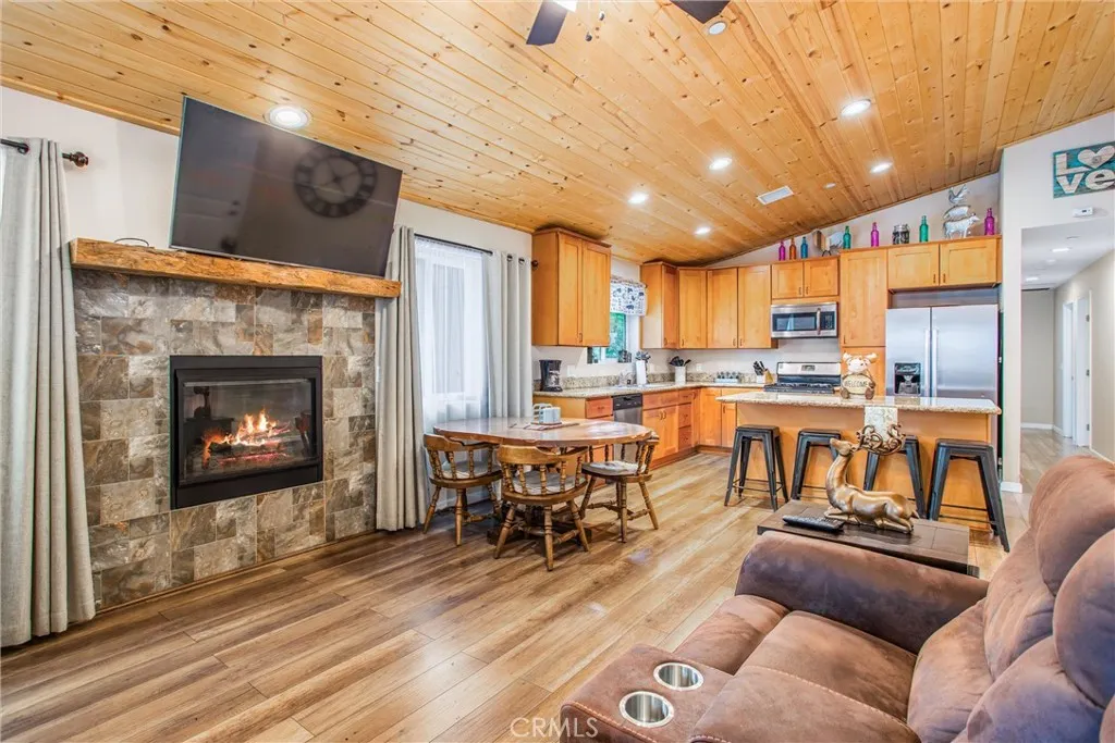 533 Sunset Lane, Sugarloaf, California 92386 home-pic-6