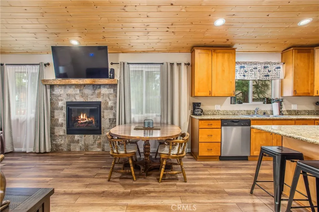 533 Sunset Lane, Sugarloaf, California 92386 home-pic-8