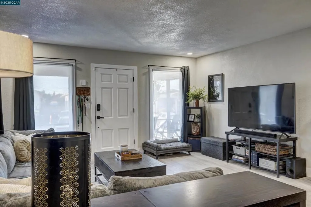 1324 104th Ave, Oakland, California 94603 home-pic-12