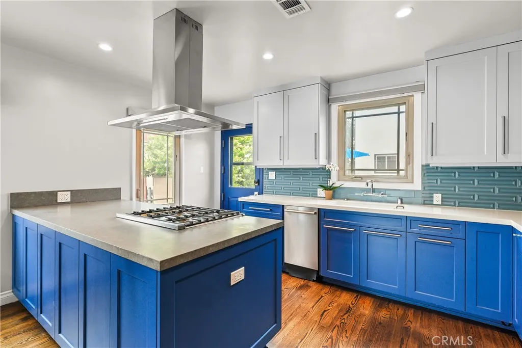 6557 Clybourn Avenue, North Hollywood, California 91606 home-pic-3