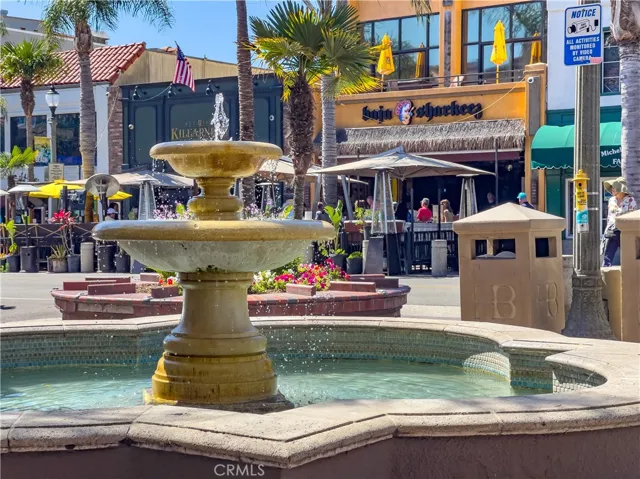 Proximity to the famous Downtown Mainstreet in Huntington Beach.
