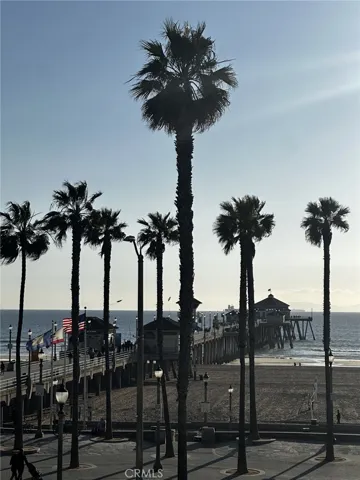 View of pier from Mainstreet.