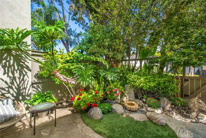 Back patio VIEW OF GREENBELT AREA!