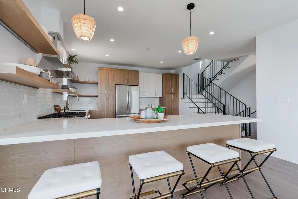 3870 W Point Drive, Los Angeles, California 90065 home-pic-11