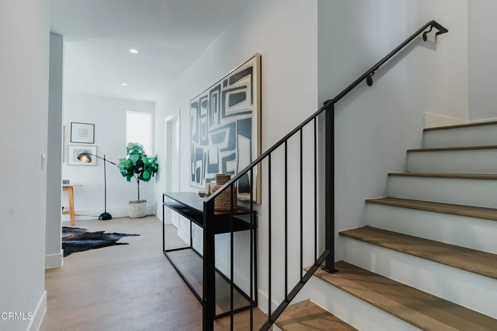 3870 W Point Drive, Los Angeles, California 90065 home-pic-23