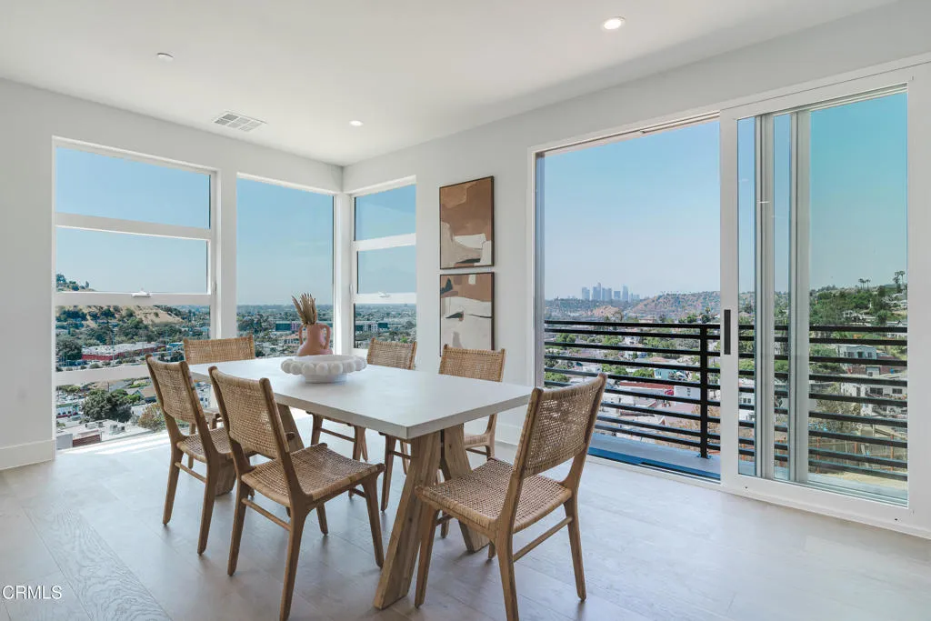 3870 W Point Drive, Los Angeles, California 90065 home-pic-9