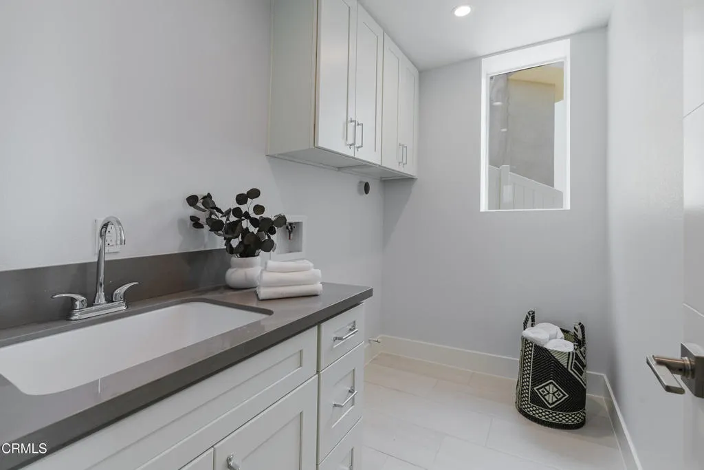 3870 W Point Drive, Los Angeles, California 90065 home-pic-28