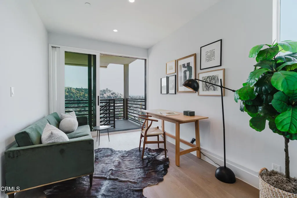 3870 W Point Drive, Los Angeles, California 90065 home-pic-24