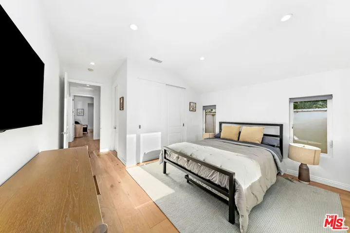 530 S Bentley Avenue, Los Angeles, California 90049