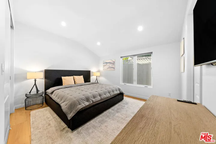 530 S Bentley Avenue, Los Angeles, California 90049