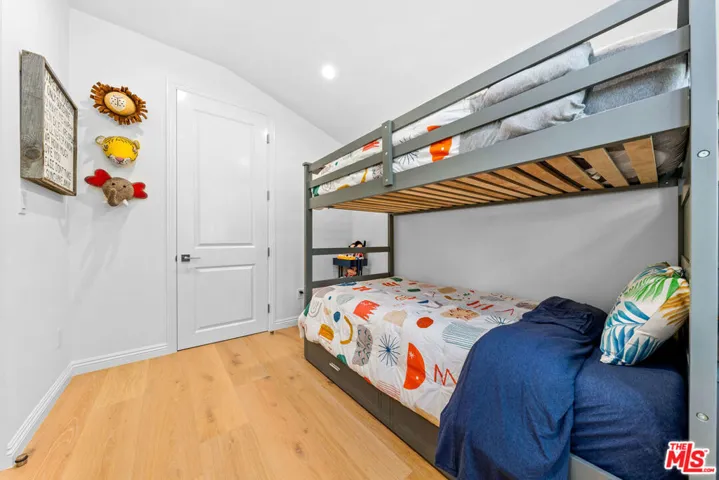 530 S Bentley Avenue, Los Angeles, California 90049