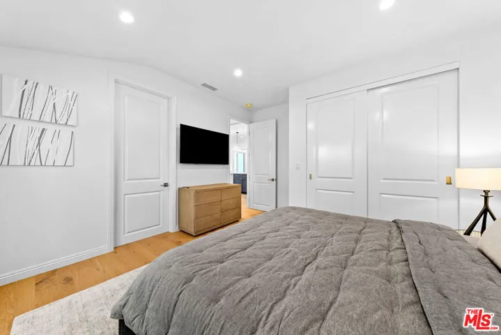530 S Bentley Avenue, Los Angeles, California 90049