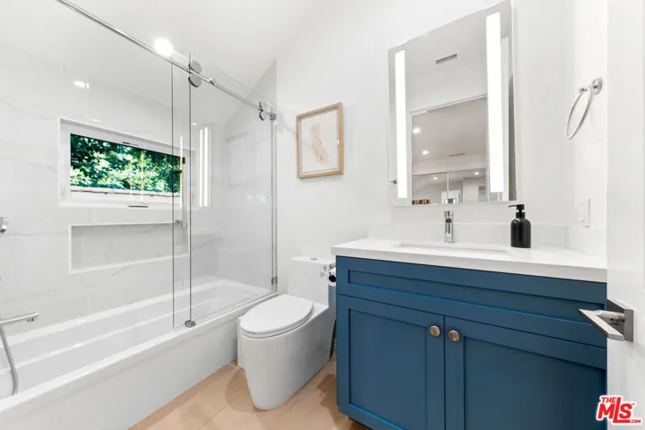 530 S Bentley Avenue, Los Angeles, California 90049