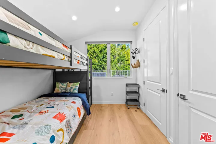 530 S Bentley Avenue, Los Angeles, California 90049