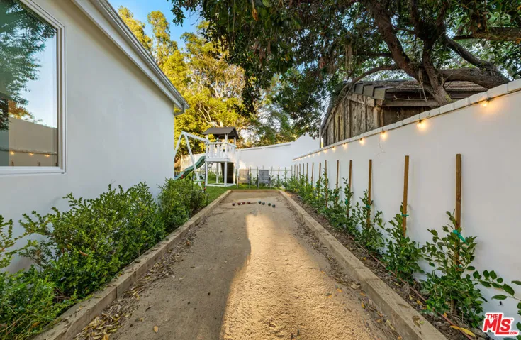 530 S Bentley Avenue, Los Angeles, California 90049
