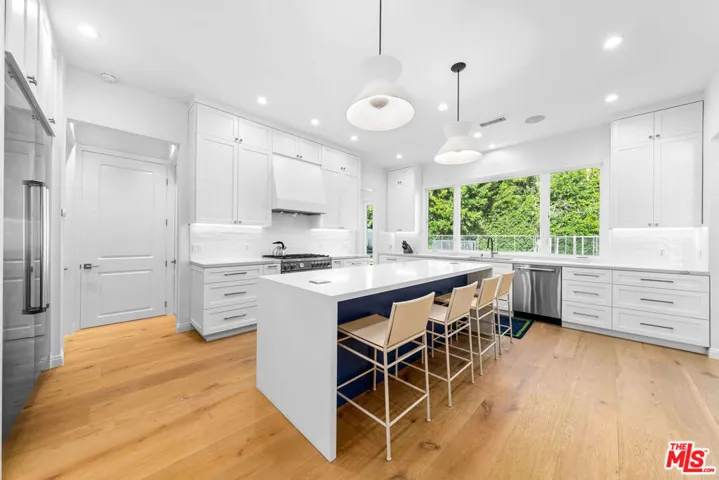 530 S Bentley Avenue, Los Angeles, California 90049