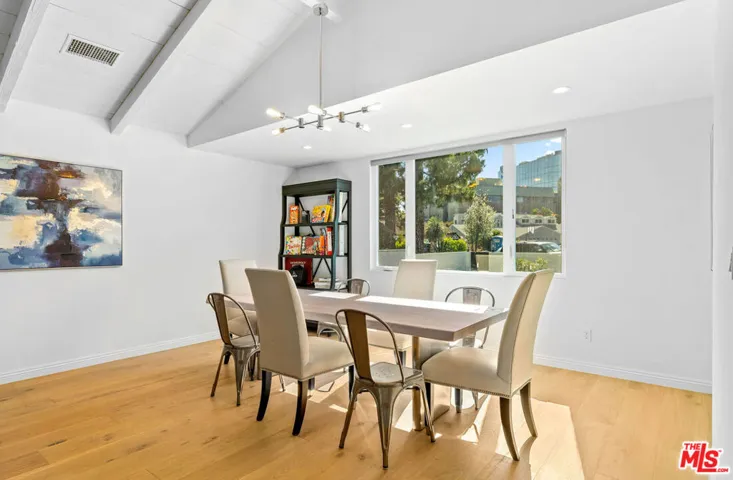 530 S Bentley Avenue, Los Angeles, California 90049