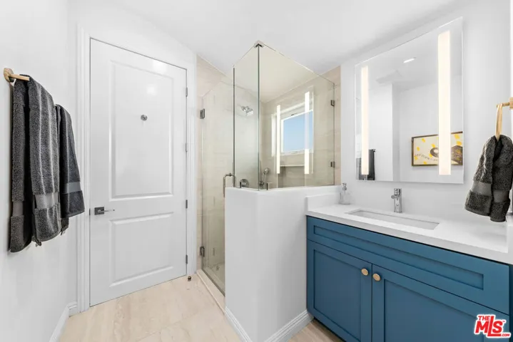 530 S Bentley Avenue, Los Angeles, California 90049