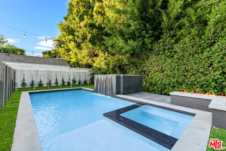 530 S Bentley Avenue, Los Angeles, California 90049