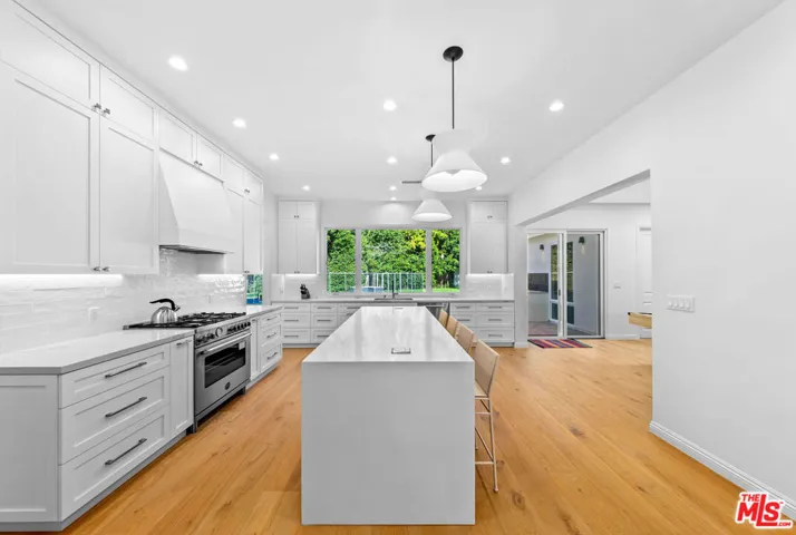 530 S Bentley Avenue, Los Angeles, California 90049