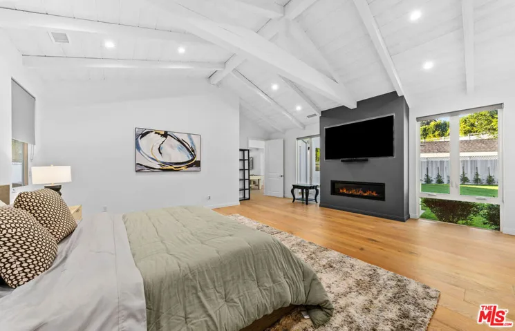 530 S Bentley Avenue, Los Angeles, California 90049