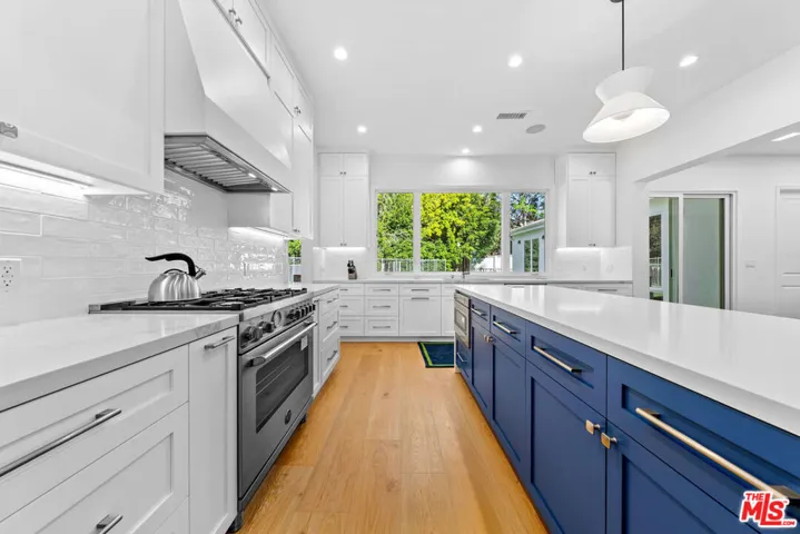 530 S Bentley Avenue, Los Angeles, California 90049