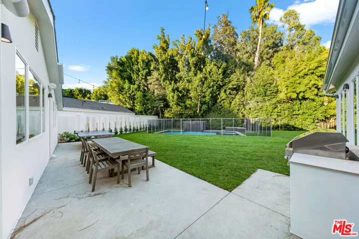 530 S Bentley Avenue, Los Angeles, California 90049