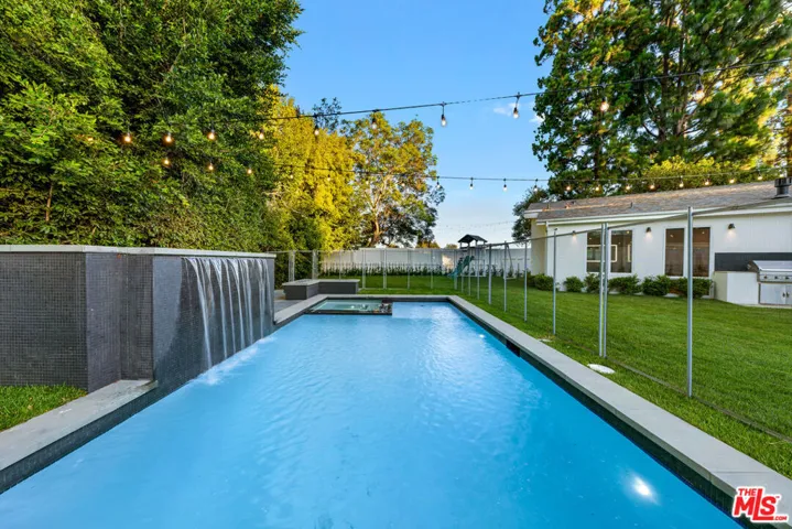 530 S Bentley Avenue, Los Angeles, California 90049