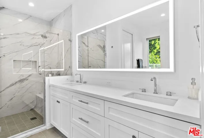 530 S Bentley Avenue, Los Angeles, California 90049