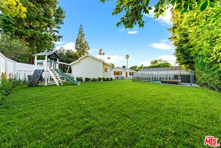 530 S Bentley Avenue, Los Angeles, California 90049