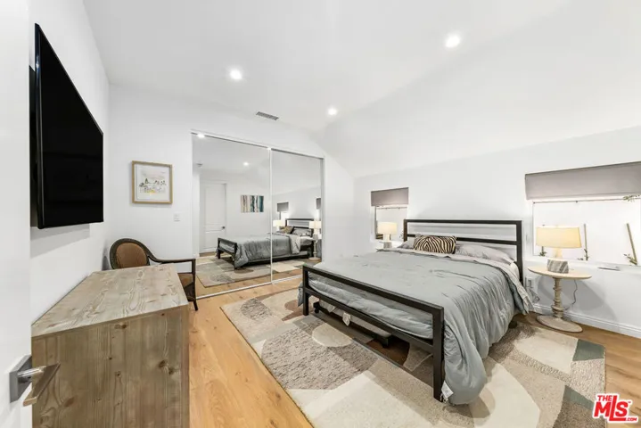 530 S Bentley Avenue, Los Angeles, California 90049