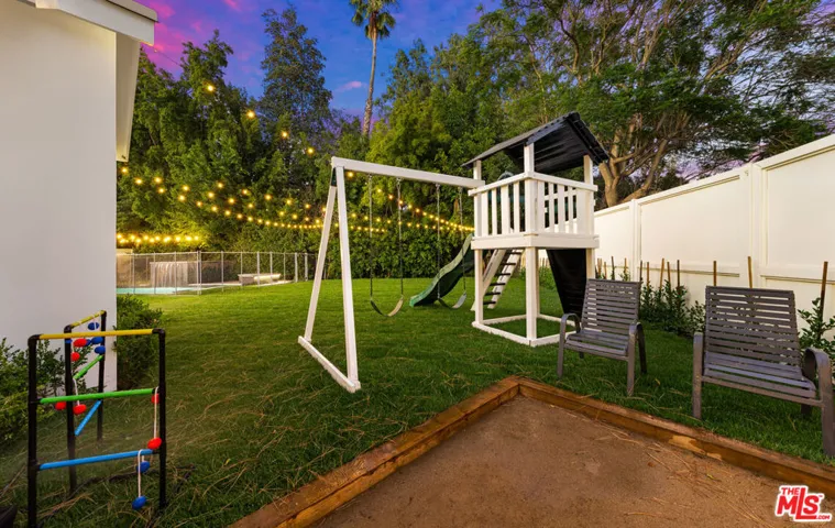 530 S Bentley Avenue, Los Angeles, California 90049