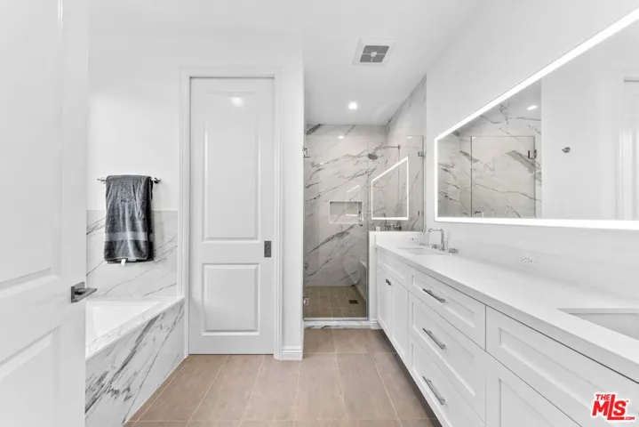 530 S Bentley Avenue, Los Angeles, California 90049