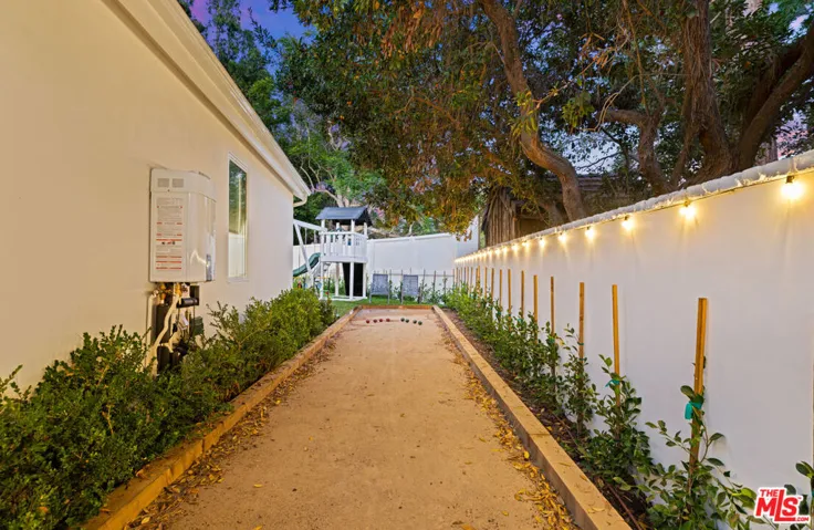 530 S Bentley Avenue, Los Angeles, California 90049
