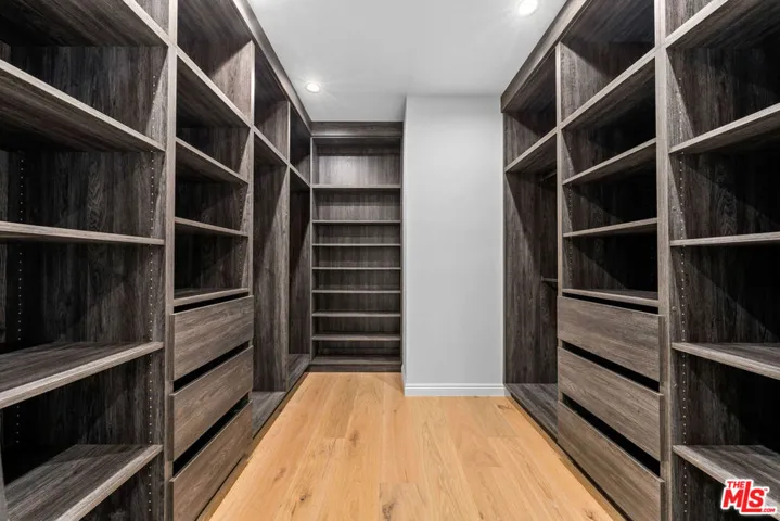 530 S Bentley Avenue, Los Angeles, California 90049